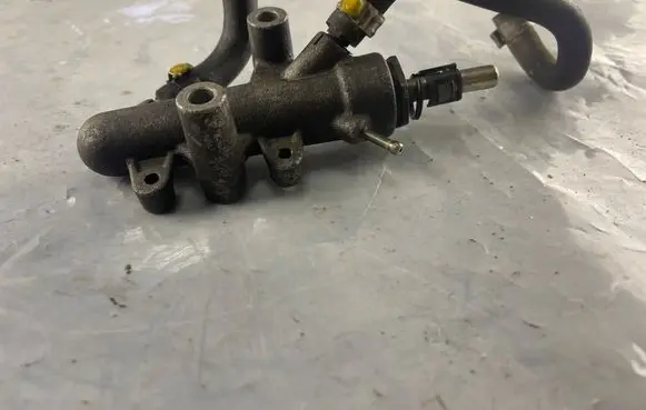 Opel Astra H Fuel distributor 000552033450