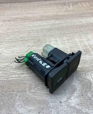 Ford Mondeo Mk III Tailgate opening switch 1S7T19B514AA
