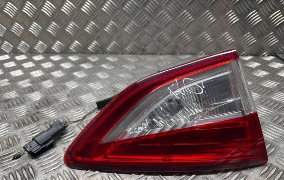 Tailgate rear/tail lights