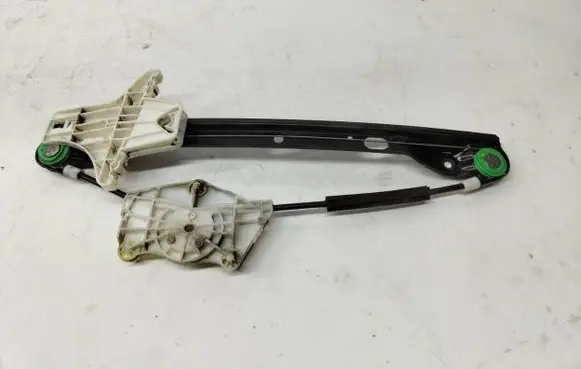 Rear window lifting mechanism without motor