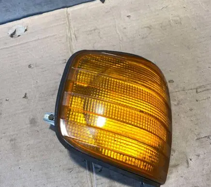 Mercedes-Benz S W126 Front indicator light P251