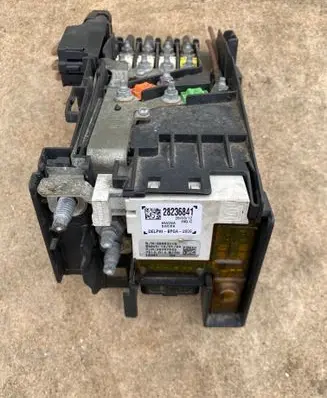 Peugeot 3008 I Fuse module 28236841 28257533 02643119