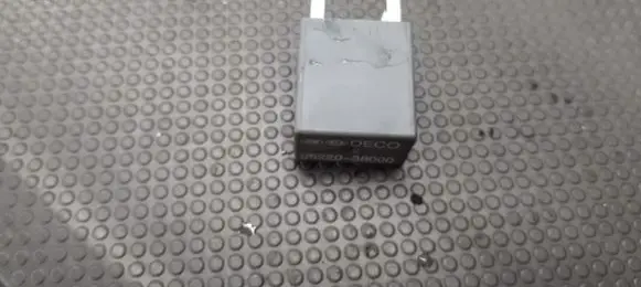 Hyundai Sonata Fuel pump relay 95220-38000