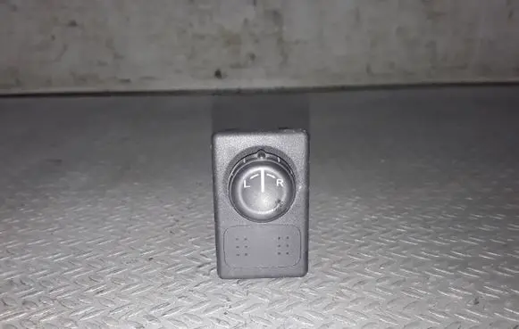 Nissan Terrano Wing mirror switch