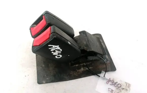 Mini One - Cooper R50 - 53 Rear seatbelt buckle