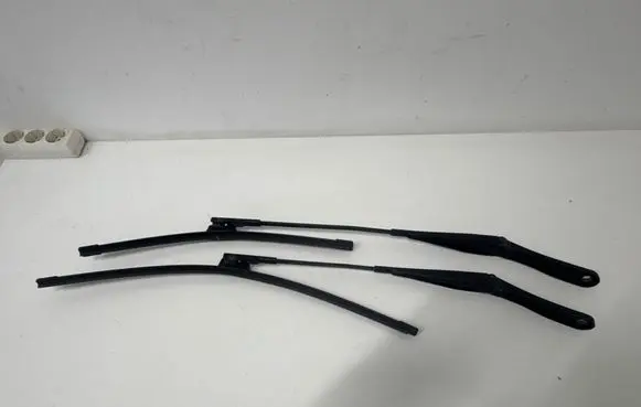 Opel Astra H Front wiper blade arm