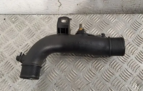 Toyota Avensis T250 Intercooler pipe mounting bracket 173620R010