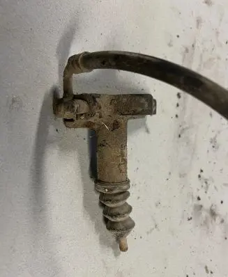 Mitsubishi L200 Clutch slave cylinder 