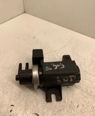 BMW 5 E39 Vacuum valve 2247906