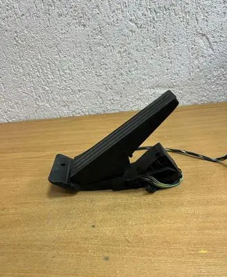 BMW 7 E65 E66 Accelerator throttle pedal 3542685264401 F6030 25916010