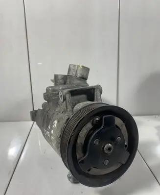 Volkswagen Golf V Air conditioning (A/C) compressor (pump) 5N0820803A