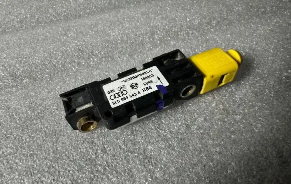 Audi A6 S6 C6 4F Airbag deployment crash/impact sensor 8E0959643E