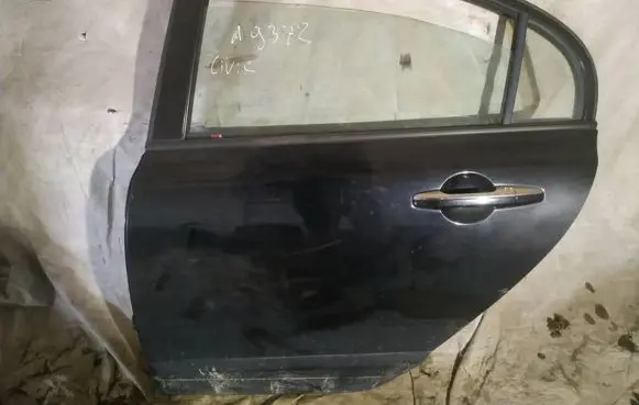 Honda Civic Rear door juodos
