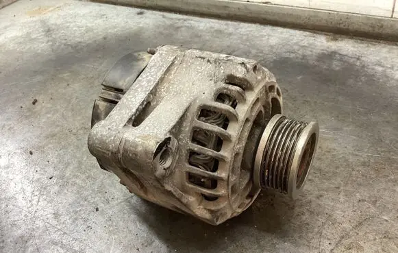 Opel Zafira B Generator/alternator 666200 397923