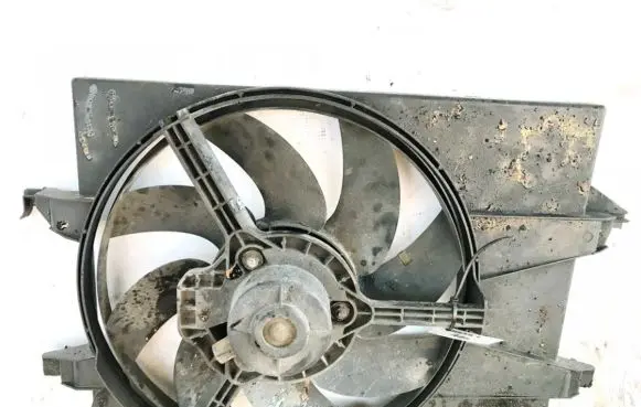 Ford Fusion Radiator cooling fan shroud