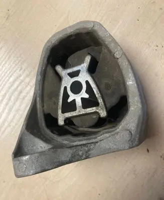 Volvo XC90 Engine mount bracket 31480564 AS19C03F AF6944101