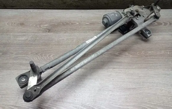 Front wiper linkage