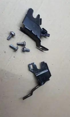 Headlight/headlamp mounting bracket