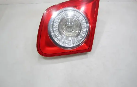 Volkswagen Jetta V Tailgate rear/tail lights 1K5945094