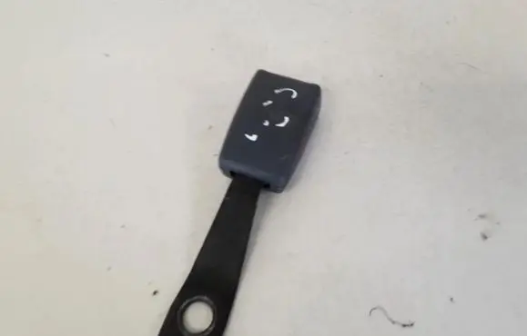 Renault Clio II Rear seatbelt buckle