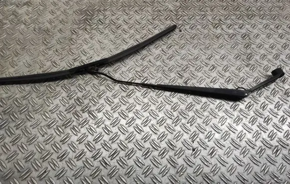 Suzuki SX4 Front wiper blade arm