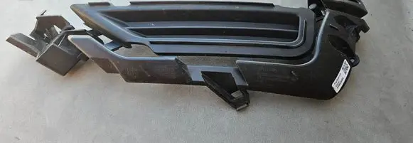 Volvo XC90 Front bumper lower grill 31663504 31663502
