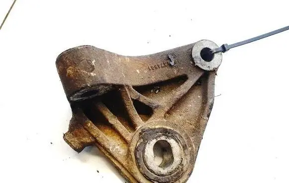 Engine mount bracket
