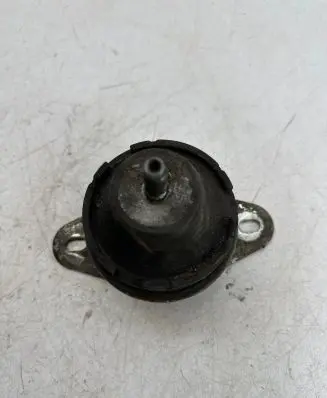Peugeot 407 Engine mount bracket