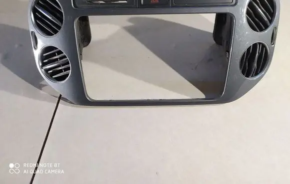 Volkswagen Tiguan Radio/GPS head unit trim 