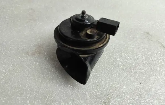 Volkswagen PASSAT B6 Horn signal