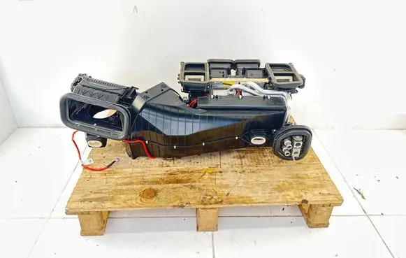 Mercedes-Benz C W204 Interior heater climate box assembly A2048302660