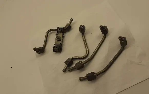 Honda FR-V Fuel injector supply line/pipe 