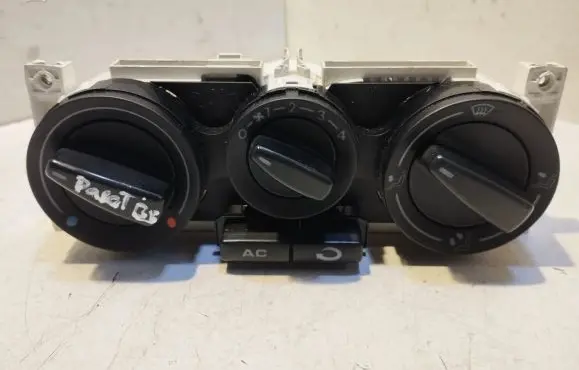 Volkswagen PASSAT B5 Climate control unit 1J0820045G
