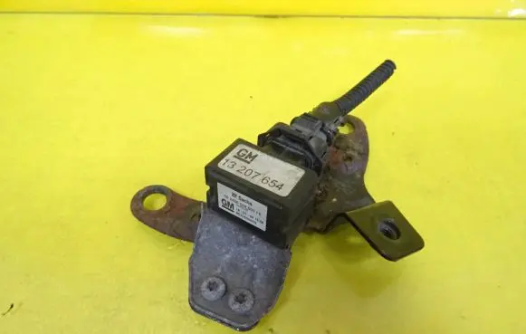 Opel Vectra C ABS wheel speed sensor 13207654 9570930003