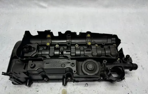 BMW 5 F10 F11 Rocker cam cover 8570828 15265812 PA66GF35