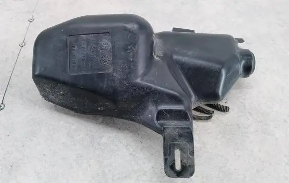 Opel Astra J Windshield washer fluid reservoir/tank 13260579