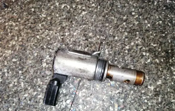 Volkswagen Touran I Camshaft vanos timing valve 
