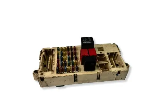 Alfa Romeo 147 Fuse module 46558758 050202 937C30711