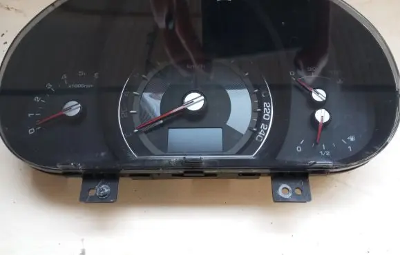 KIA Sportage Speedometer (instrument cluster) 940033U015