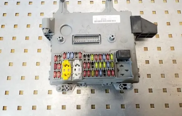 Jeep Cherokee III KJ Fuse module 56009987AF