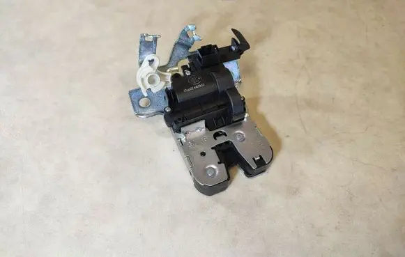 Loading door lock