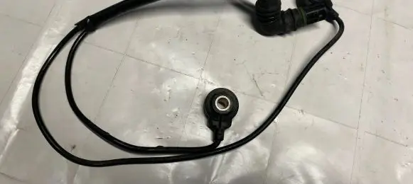 BMW 7 E65 E66 Detonation knock sensor 0261231136