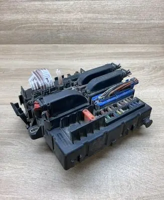 Opel Signum Fuse module 13112913