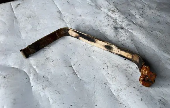 Toyota Land Cruiser (J120) Fuel tank mounting bracket