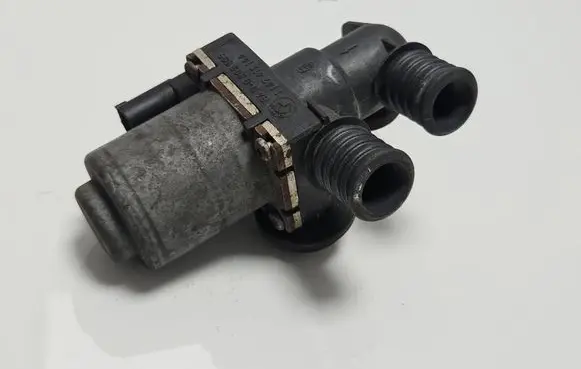 BMW 5 E39 Coolant heater control valve 64118369805 1147412144