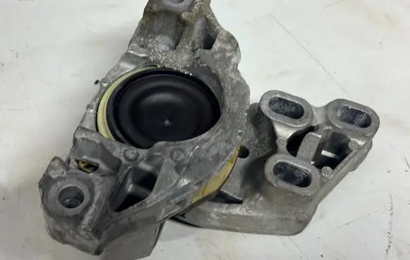 Mercedes-Benz A W176 Engine mount bracket A2462400217