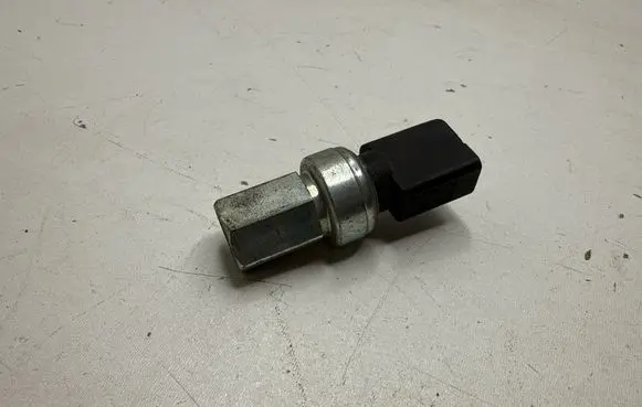 Audi TT TTS Mk2 Air conditioning (A/C) pressure sensor 1J0959126 52CP0901