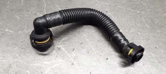 Ford Fiesta Breather hose/pipe cm5g-6k817-cb