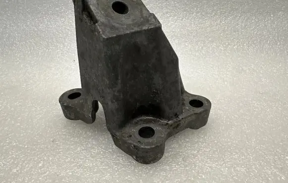 Audi A6 S6 C6 4F Engine mounting bracket 4F0199307AA
