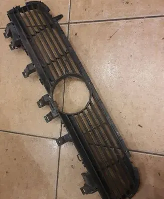 Opel Vectra A Front bumper upper radiator grill 231706